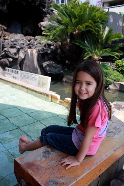 Mia relaxing after the bullet train ride at Atami Station!