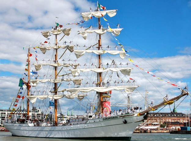 Above photo: The breathtaking Mexican Tall Ship, Cuauhtemoc!