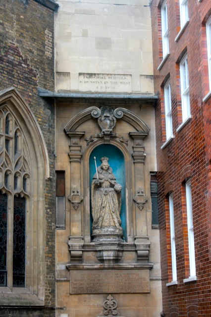 Statue of Queen Elizabeth on Fleet Street. 